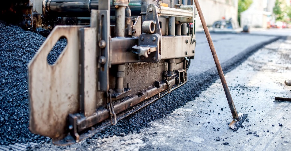 Road work Binder Course Spreading with Asphalt Paver Machine